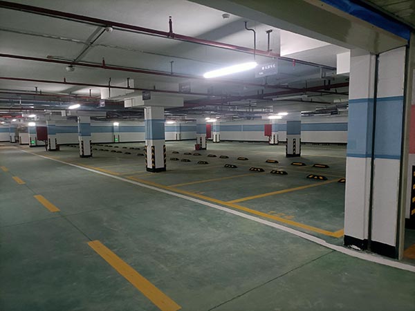 江蘇中穎停車位劃線項(xiàng)目施工案例圖。