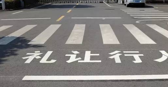 劃定廠區(qū)人車分隔線，營造安全和諧的工業(yè)環(huán)境