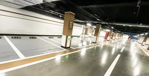 停車位劃線不完整，安全停車需注意的問題